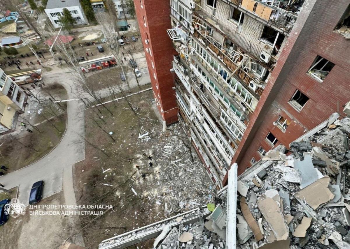 Влучання дрона у багатоповерхівку у Дніпрі