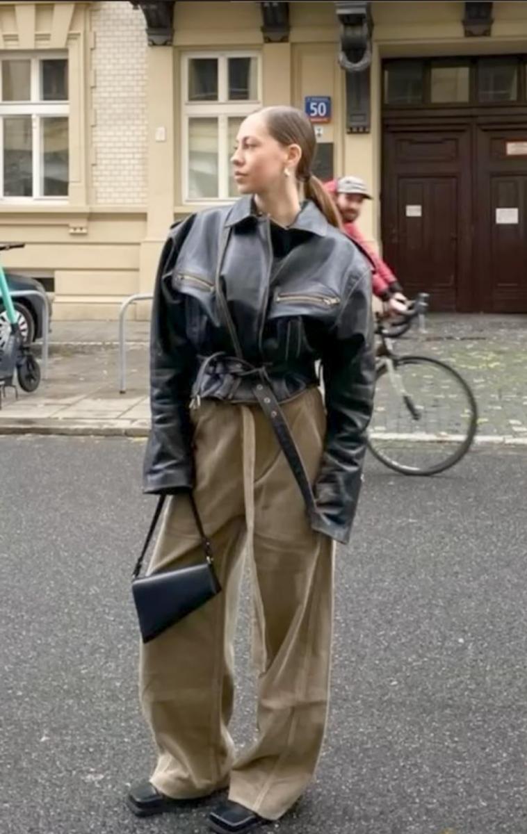 Укорочена шкіряна куртка