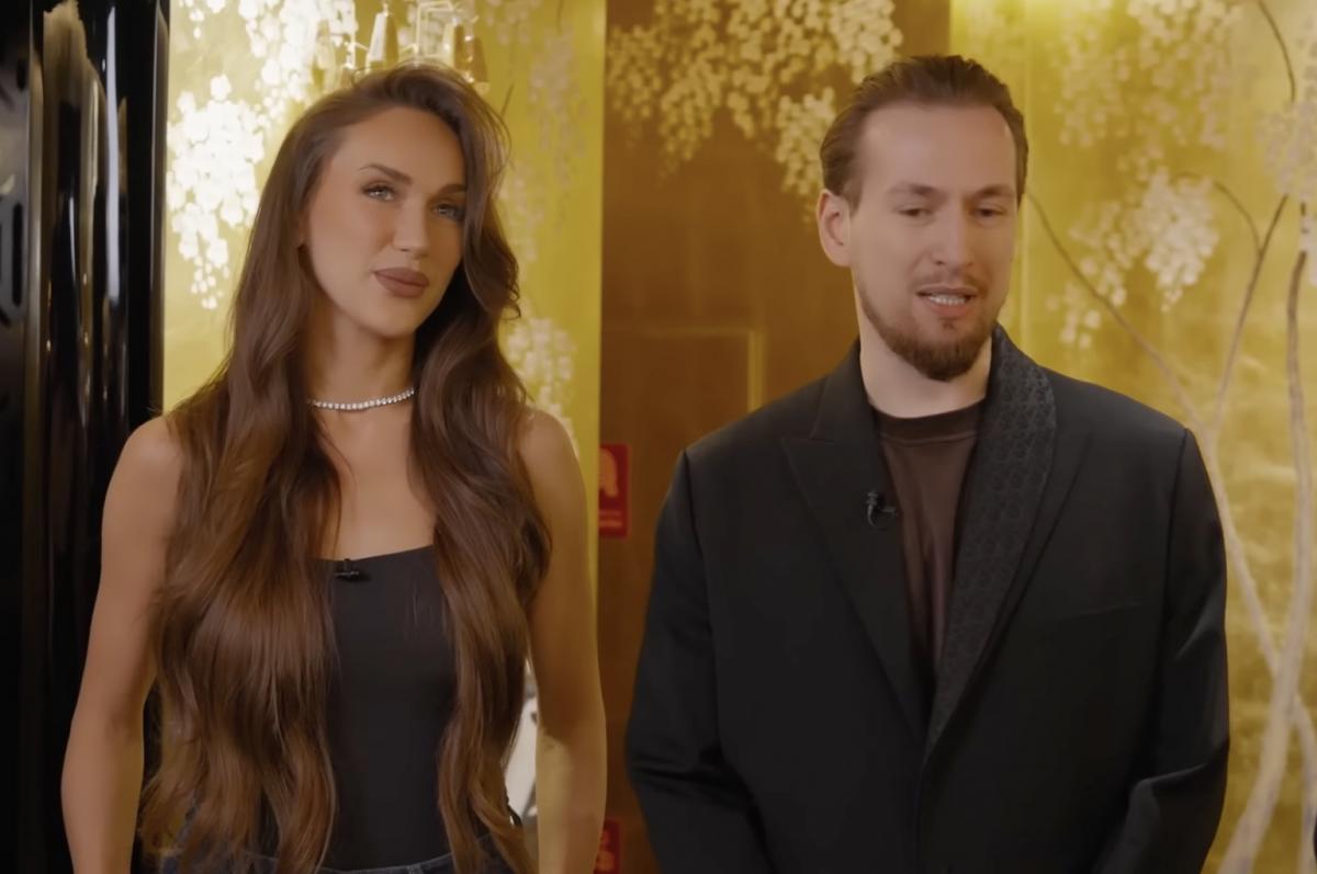 Подруга Дімопулос із пропагандисткою Собчак Подруга Дімопулос із пропагандисткою Собчак