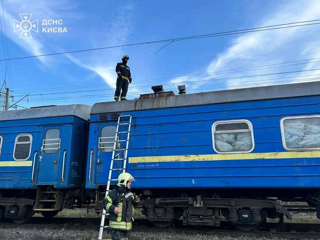 У Києві підлітків уразило струмом на даху потяга