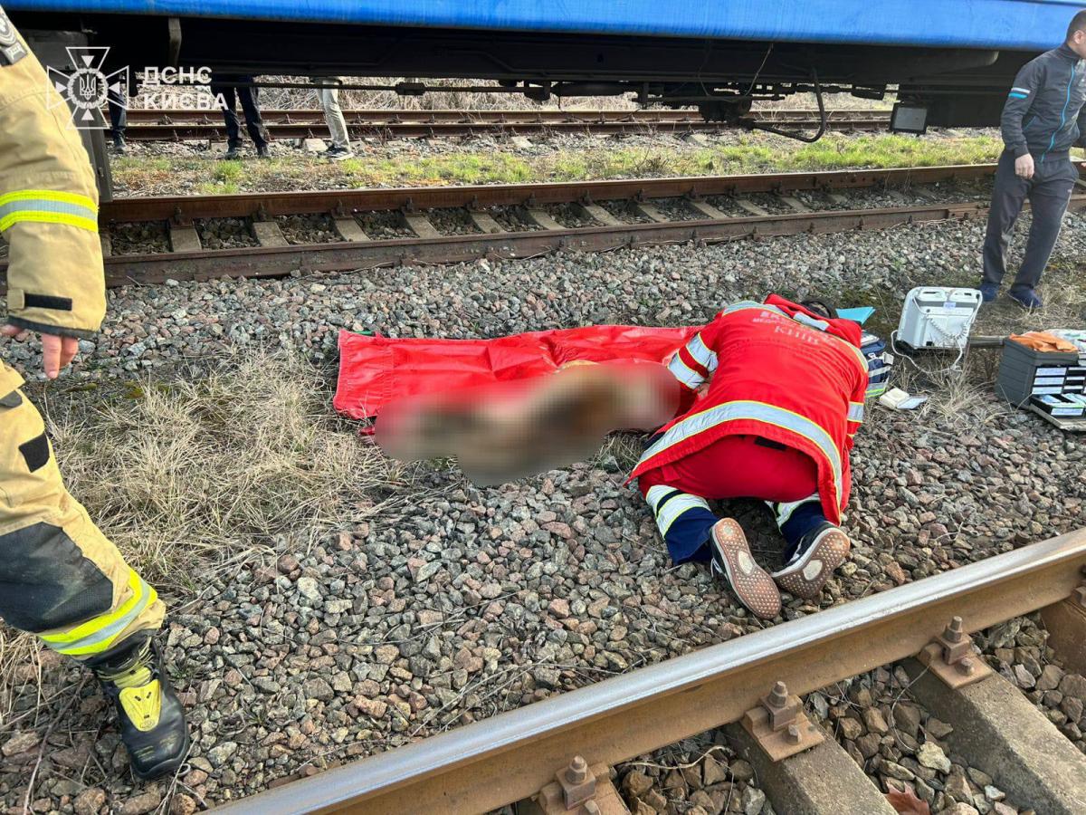 У Києві підлітків уразило струмом на даху потяга