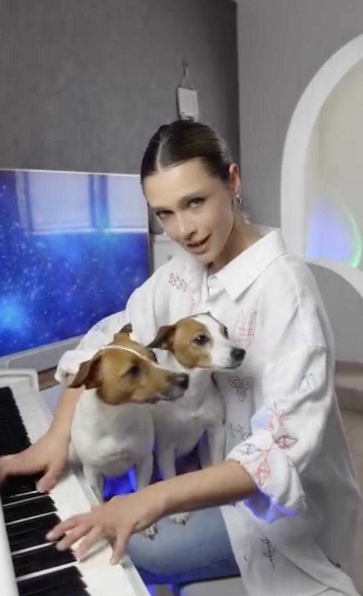 Дарина Орлова зі своїми улюбленцями 