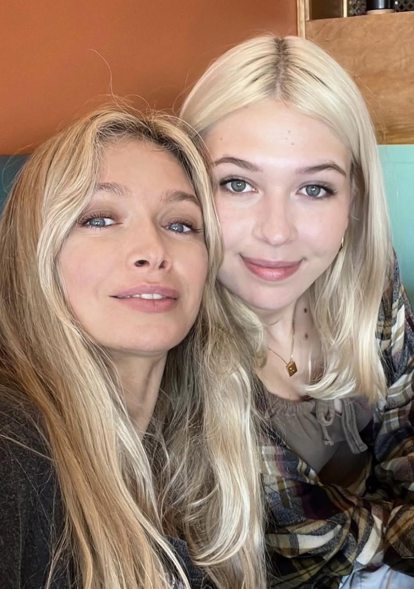 Віра Брежнєва поділилася фотографією своєї дорослої доньки 