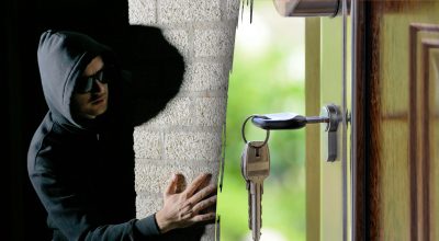 Лише одна деталь на дверях може підказати зломщикам, як проникнути в будинок