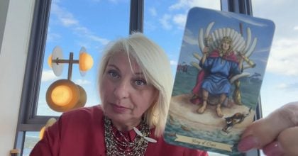 Гороскоп Таро на апрель 2026: Ракам - праздник, Львам - деньги, Девам - перемены