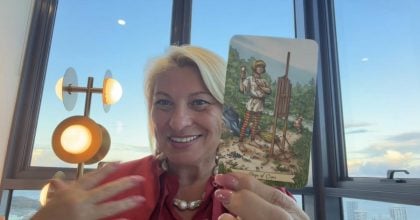 Гороскоп Таро на апрель 2026: Козерогам - выбор, Водолеям - деньги, Рыбам - любовь