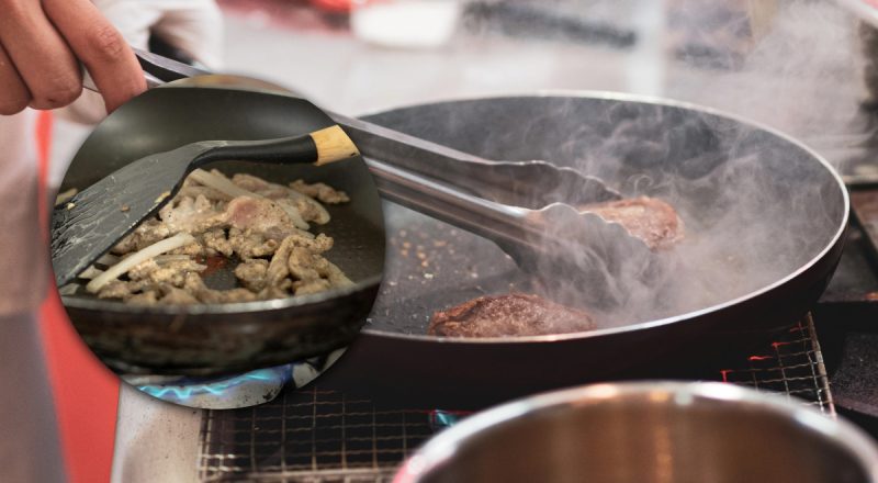 М’ясо більше не прилипне до сковорідки: кулінарний трюк, про який знають одиниці