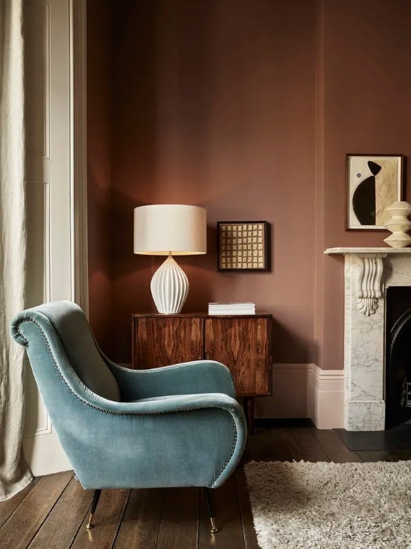 Занадто яскраві та контрастні відтінки поступово втрачають популярність в оформленні віталень