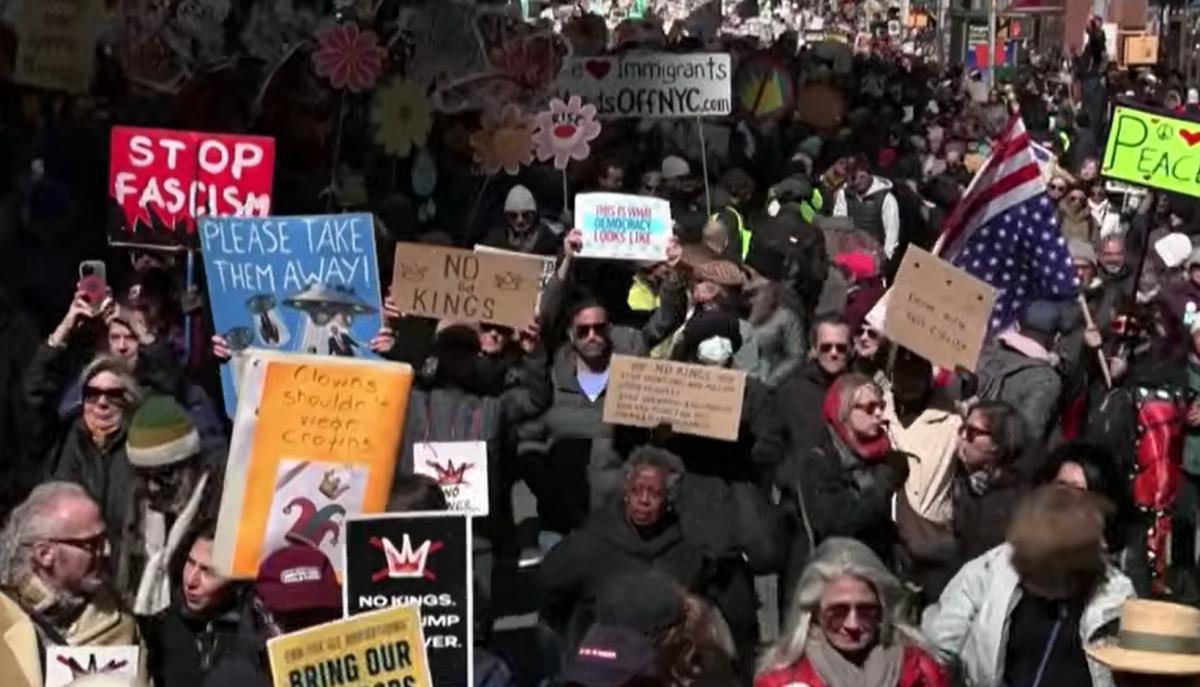 За оцінкю Фесенка, нинішні багатомільйонні протести в США проти Трампа ще не є політичною кризою