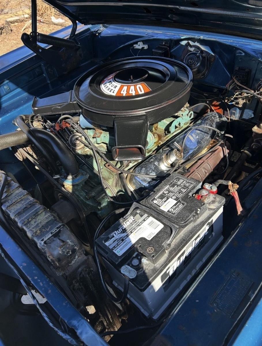 Син продає успадкований від батька рідкісний Dodge Coronet