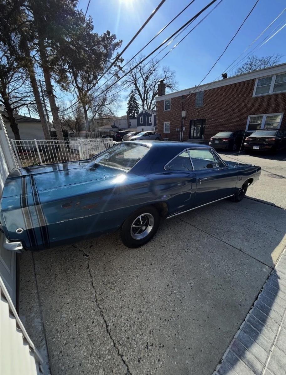 Син продає успадкований від батька рідкісний Dodge Coronet