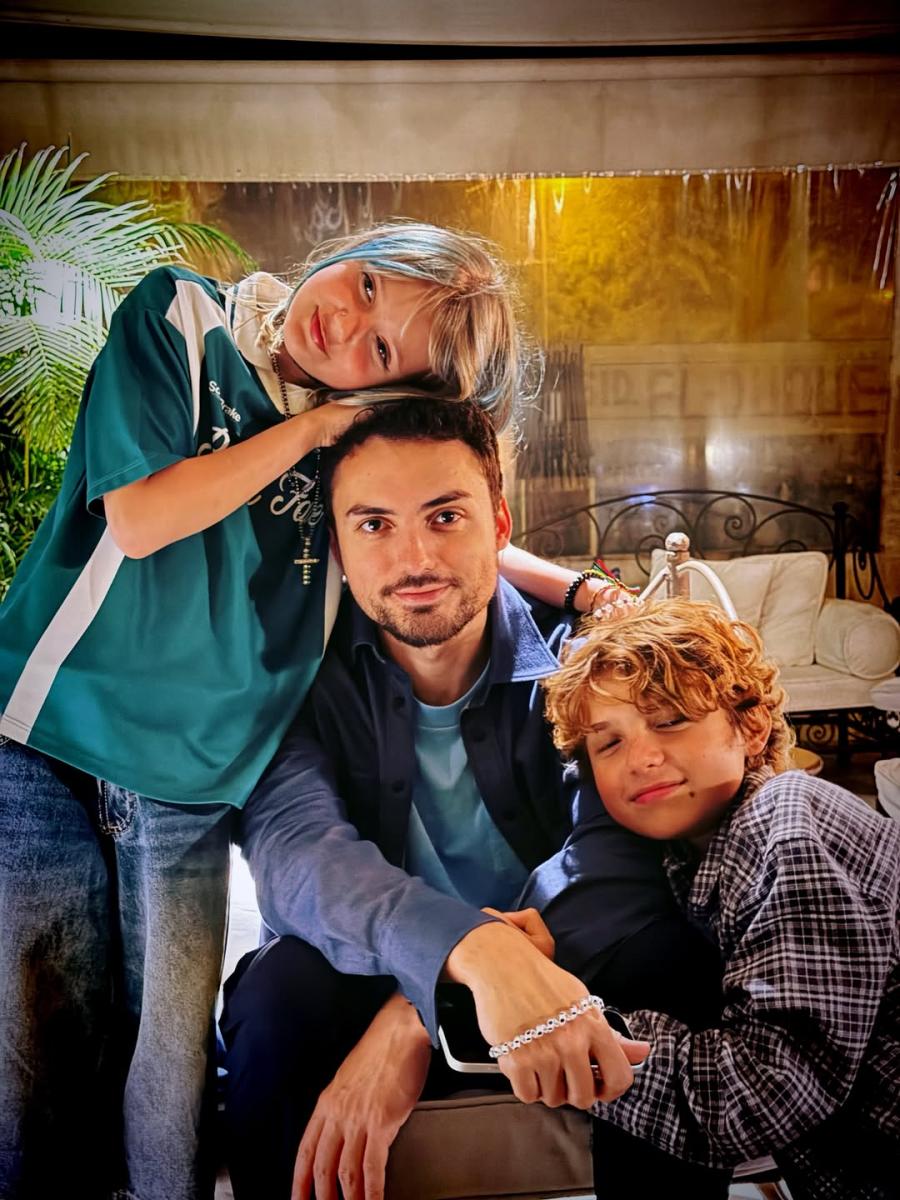 Колишній чоловік Слави Камінської з дітьми Колишній чоловік Слави Камінської з дітьми