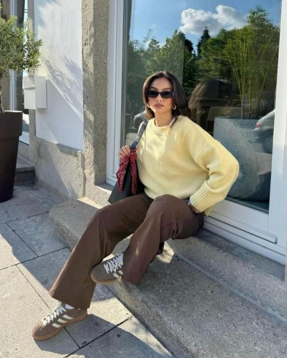 З чим носити коричневі джинси З чим носити коричневі джинси