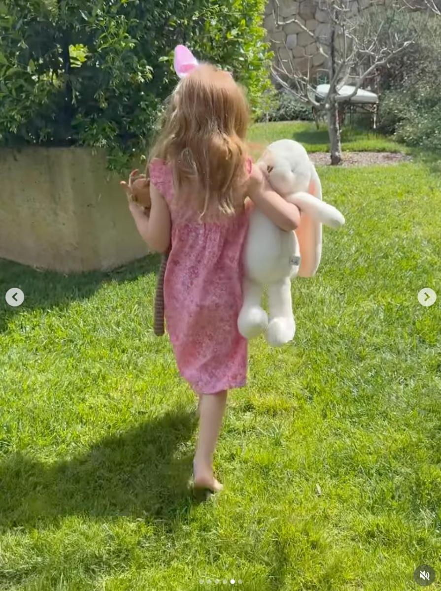 Принцеса Лілібет із подарунками