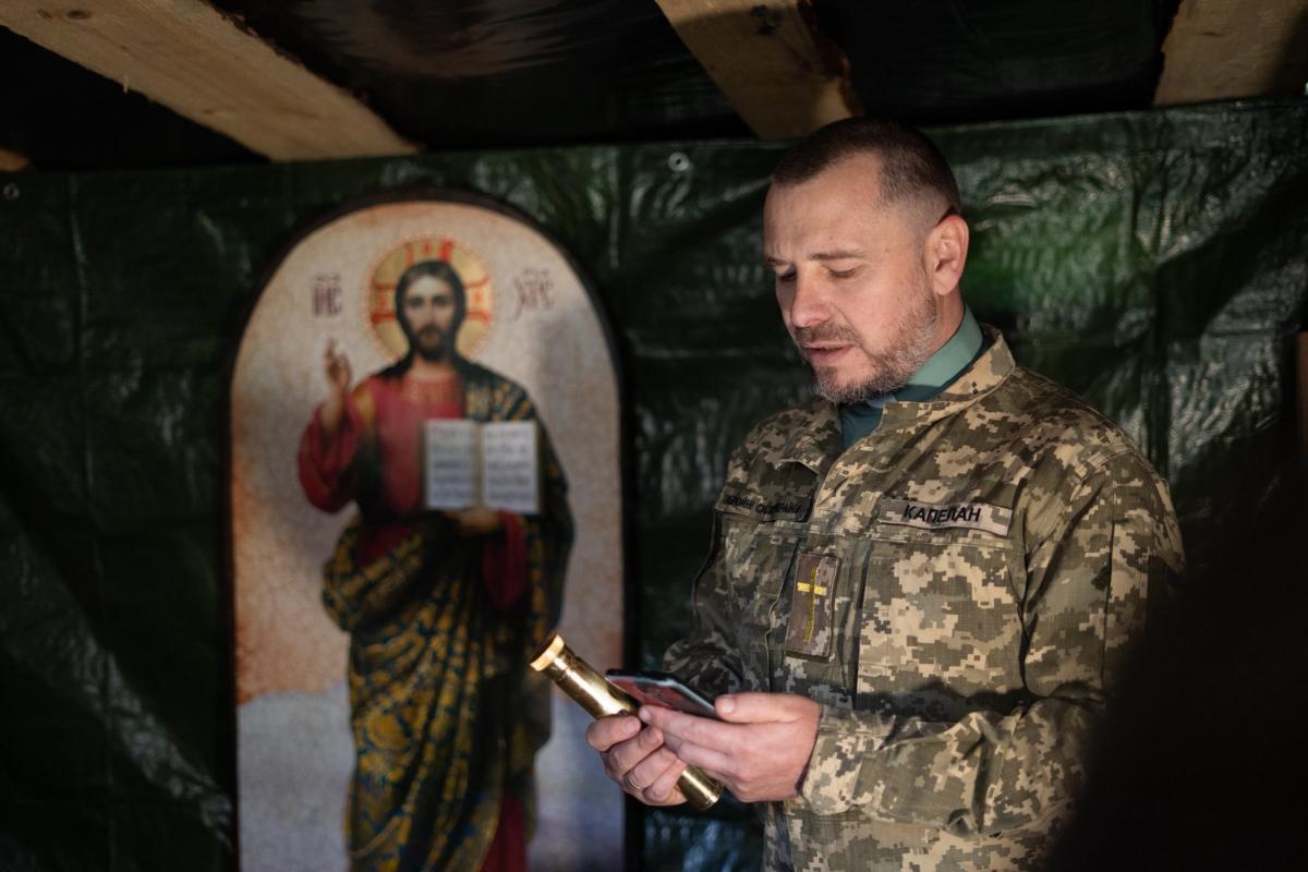 Святкуючи Великдень, слід згадувати у молитвах тих, хто зараз боронить країну, зазначив Коваленко