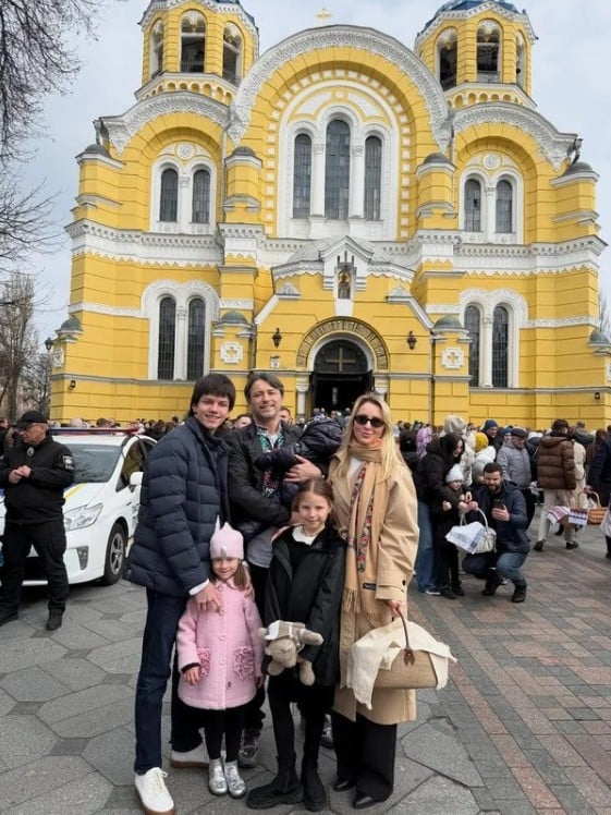 Великдень-2026: українські зірки привітали зі святом і показали освячення пасок