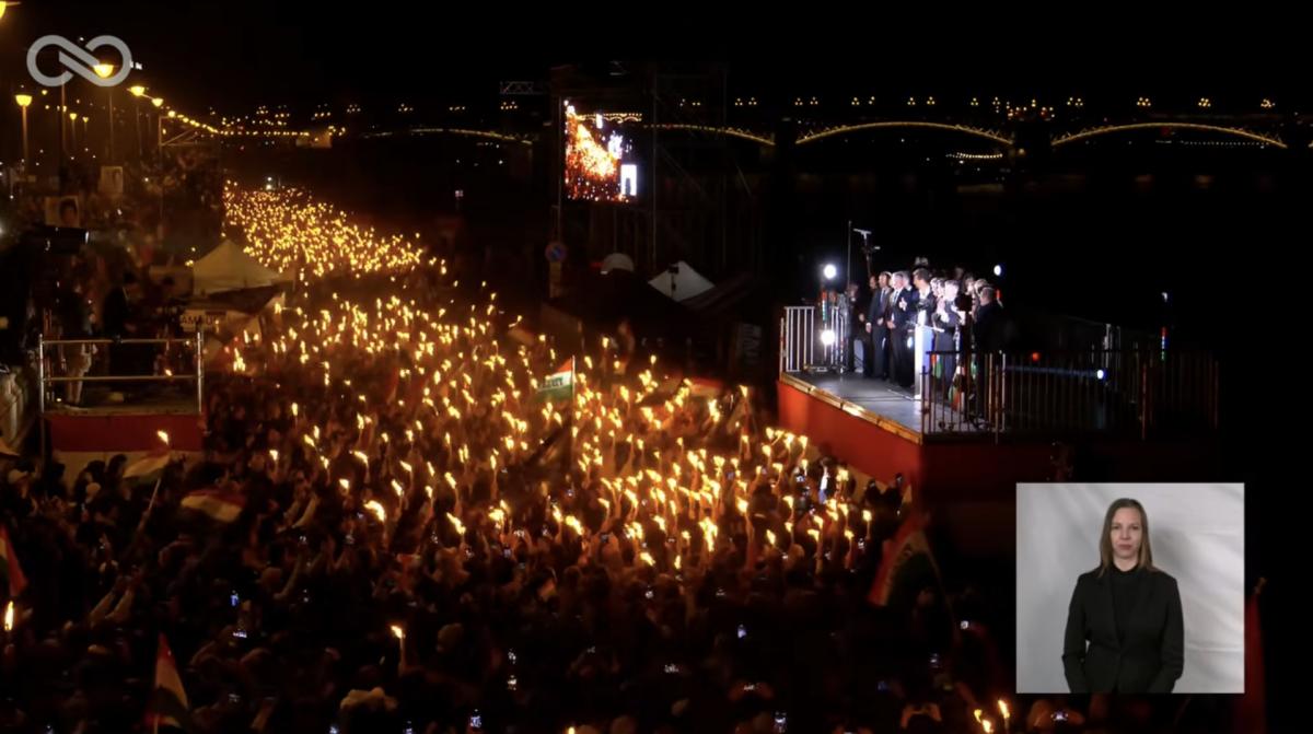 Мадьяра пришли поддержать тысячи людей Мадьяра пришли поддержать тысячи людей