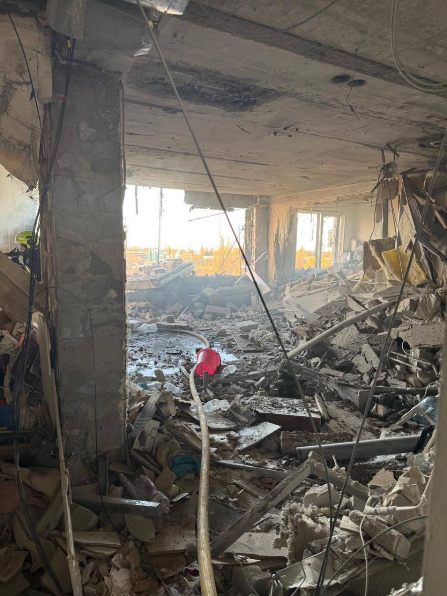 Влучання в багатоповерхівку в Одесі 15 квітня Влучання в багатоповерхівку в Одесі 15 квітня