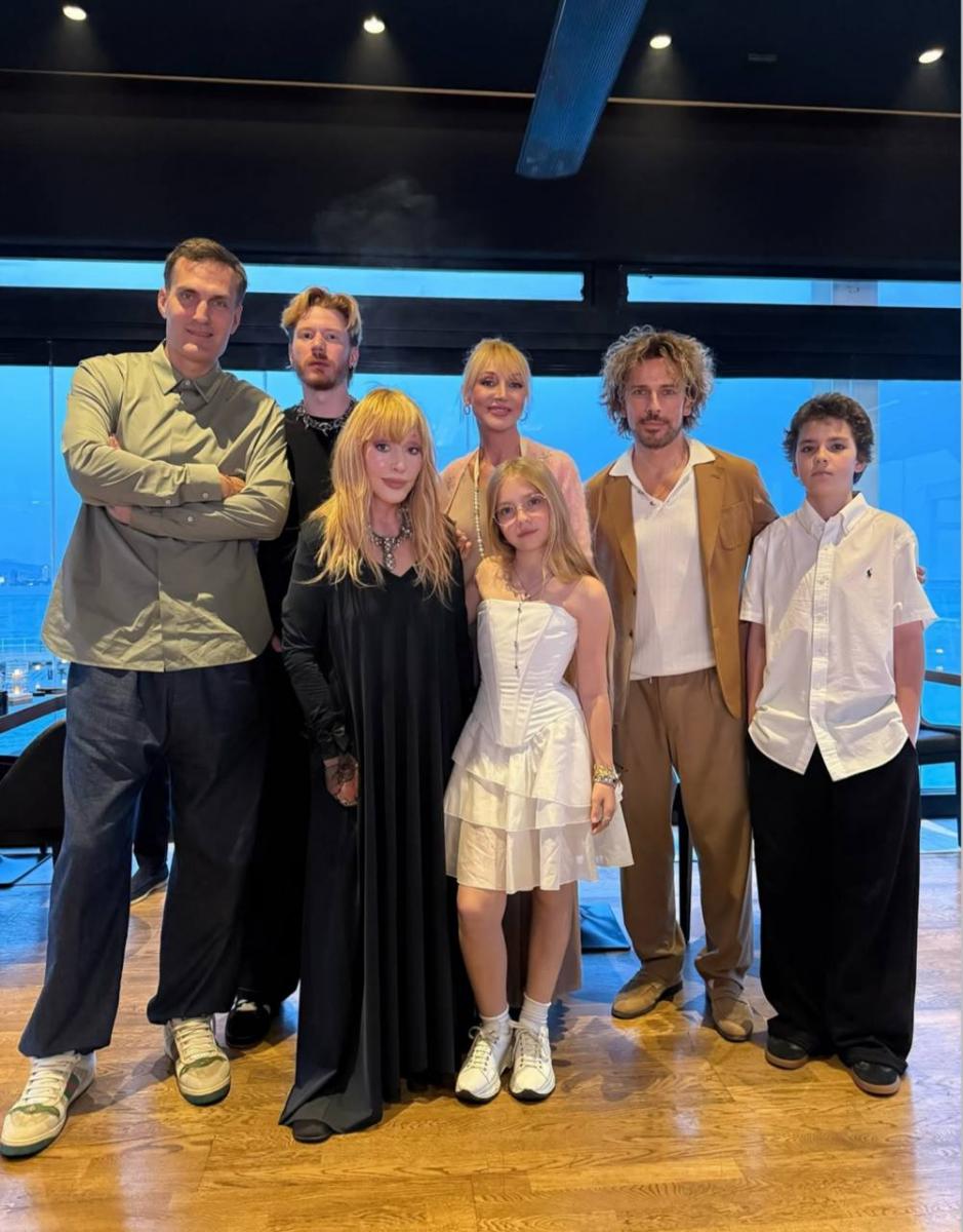 Найближчі люди приїхали привітати Пугачову 