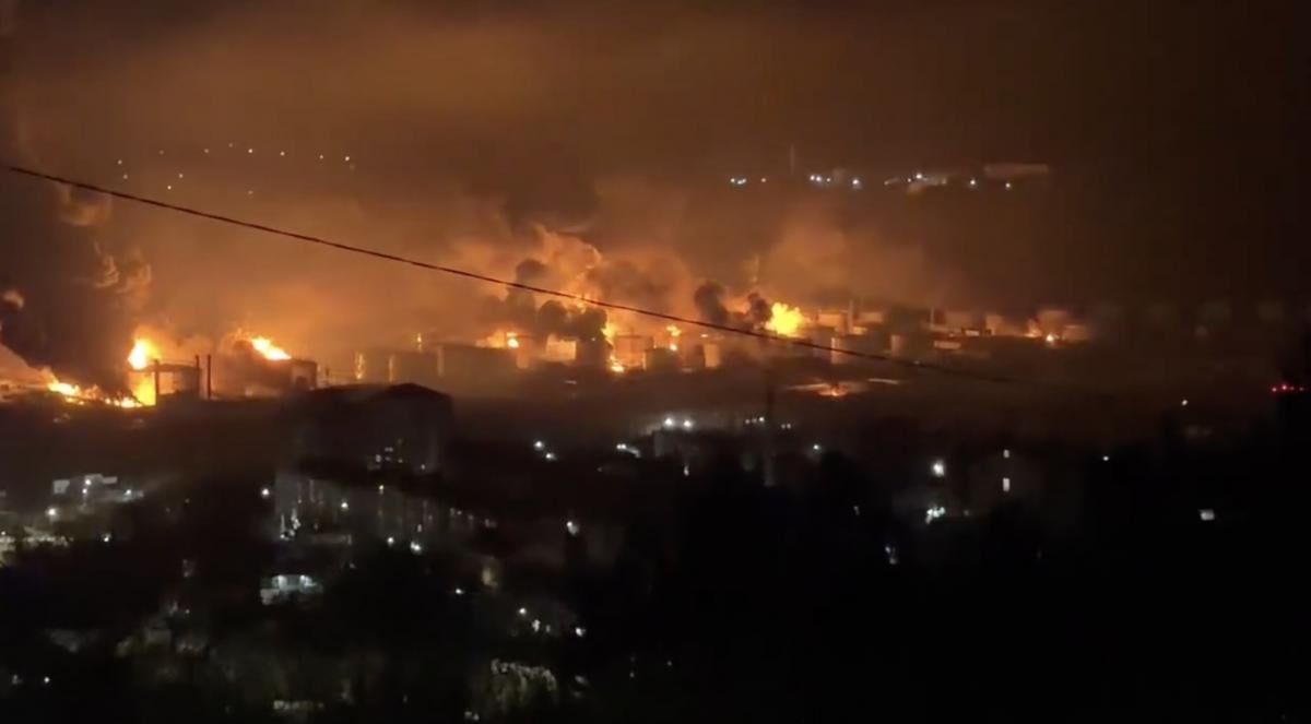 Дрони атакували Туапсе, горить НПЗ