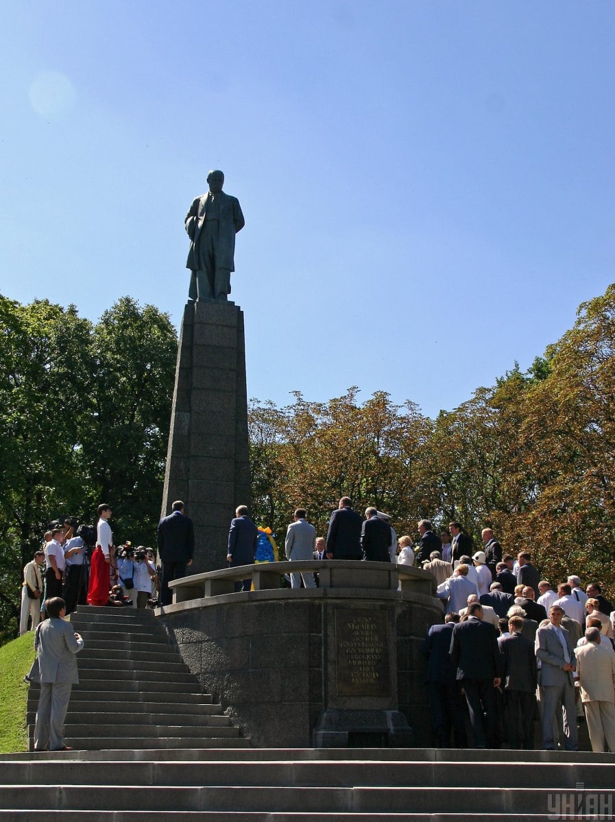 Не той Шевченко: що приховали на могилі Кобзаря у Каневі і при чому тут Кремль