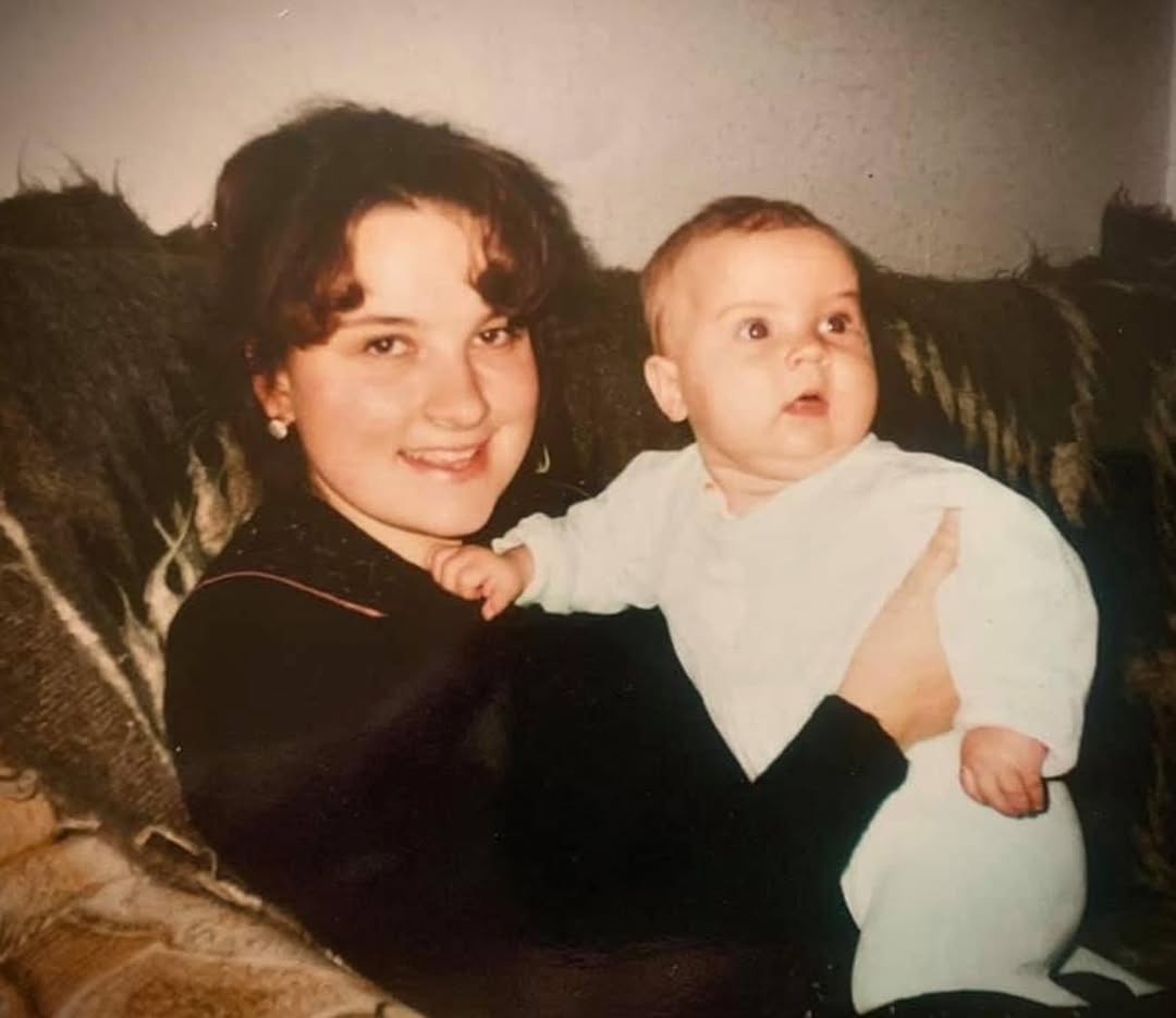 Дочка Марії Бурмаки в дитинстві