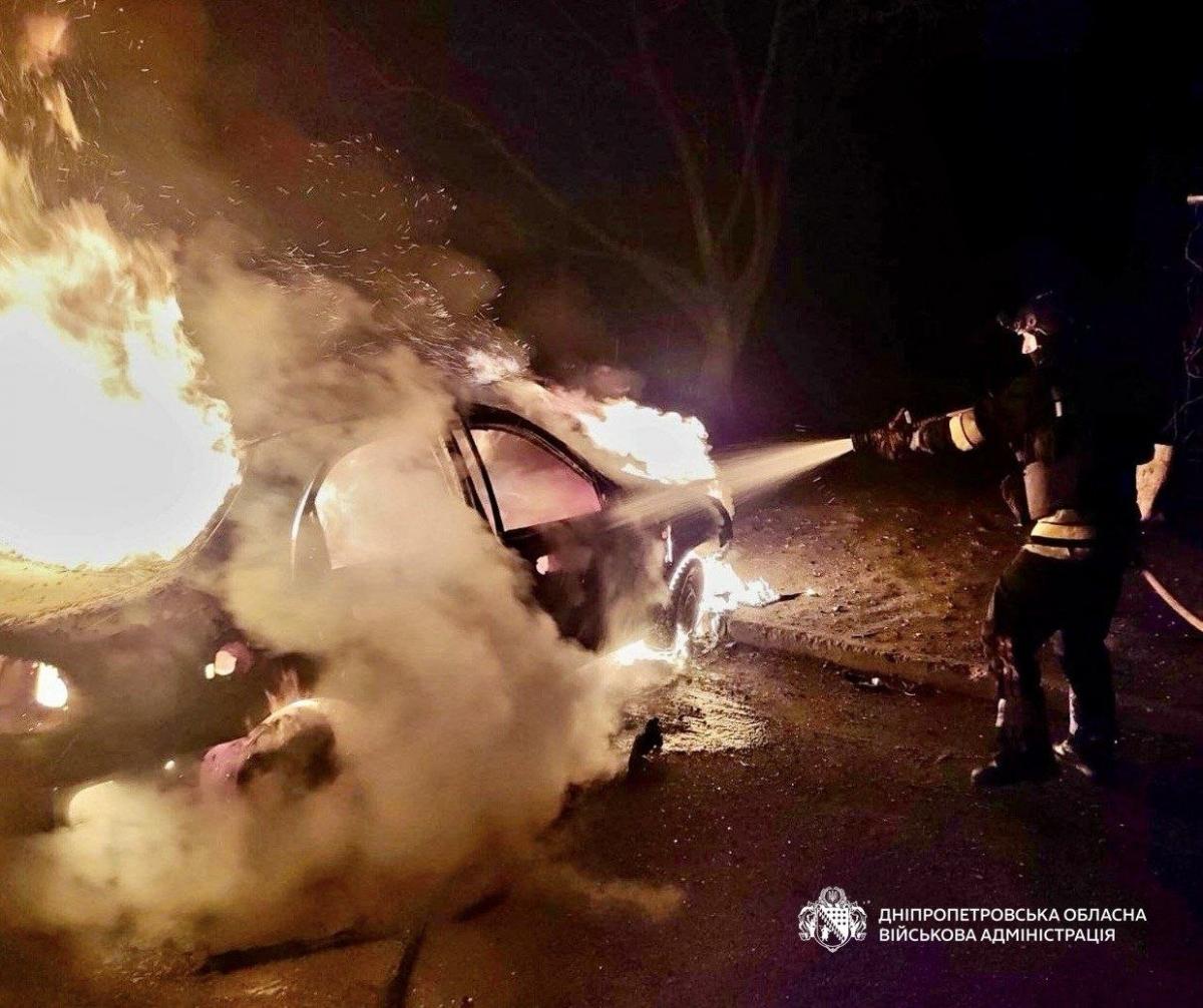 Росія завдала удару по Дніпру, у місті спалахнули пожежі: що відомо