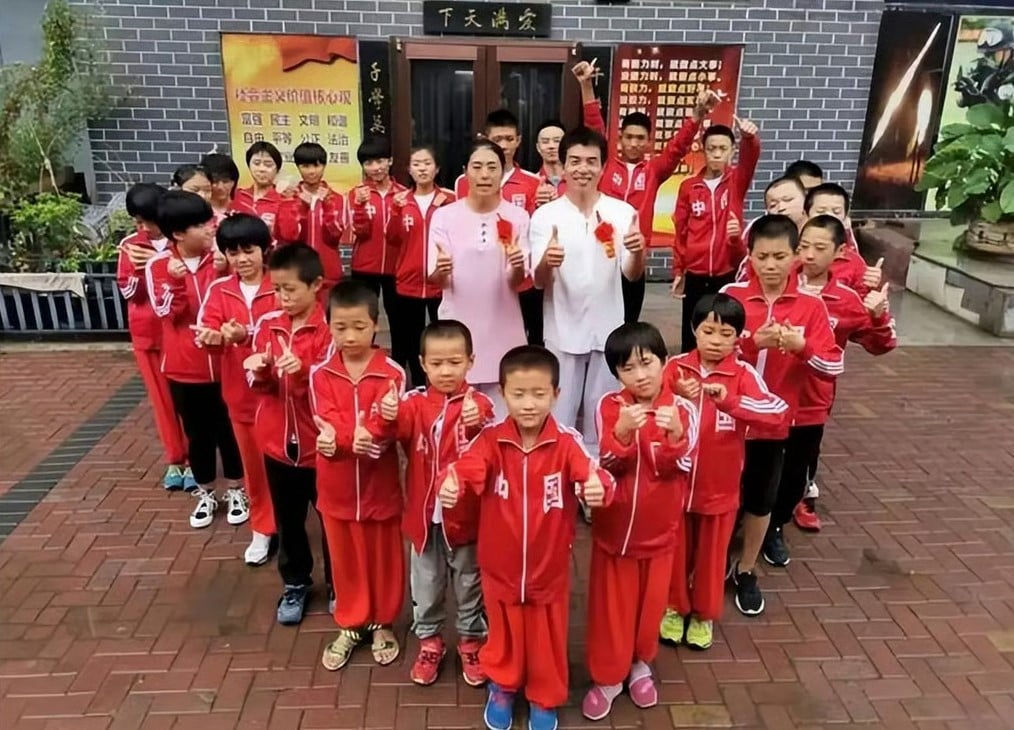 Вчитель витрачає власну зарплату, бере кредити та підробляє