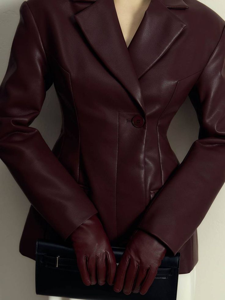 Кожаный жакет