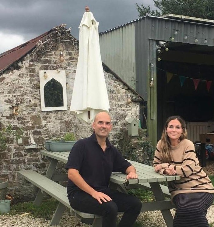 Подружжя з чотирма дітьми знайшло котедж у Девоні