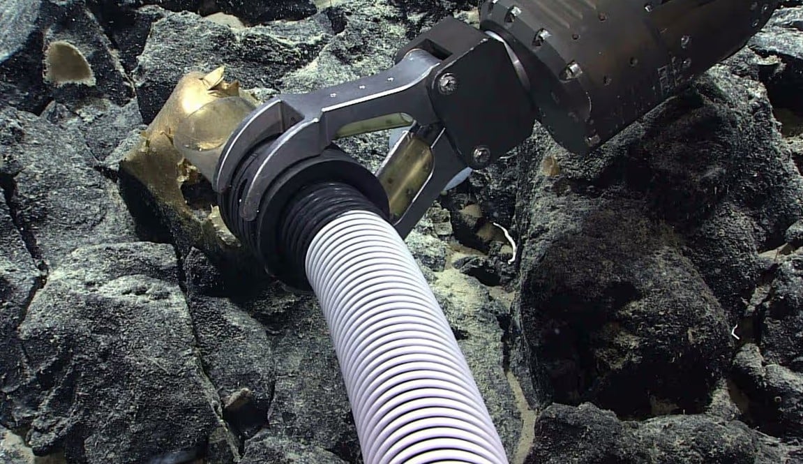 Для дослідження зразок витягли з дна за допомогою спеціального обладнання