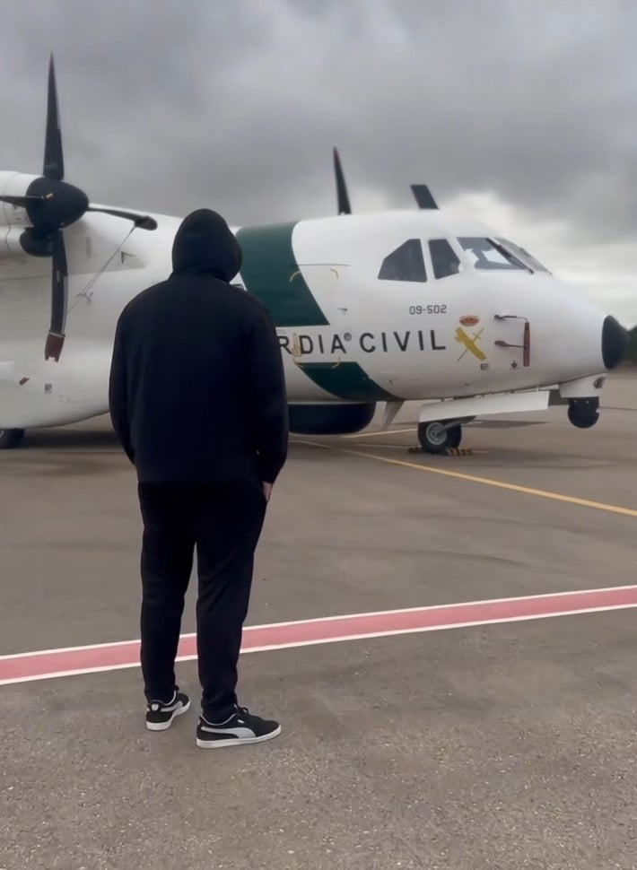 У своїх публікаціях Хав’єр регулярно наголошує, що перебуває в повній ізоляції