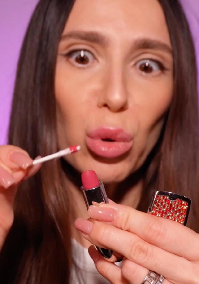 Як протестувати помаду в магазині