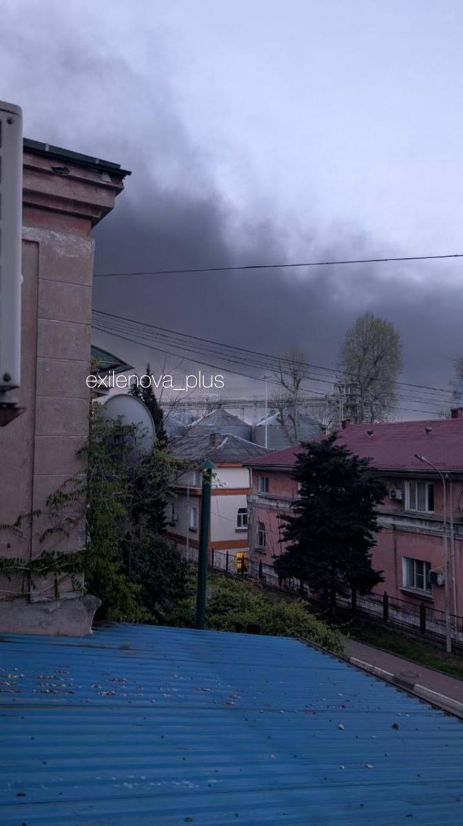 У Туапсе видно клуби диму 