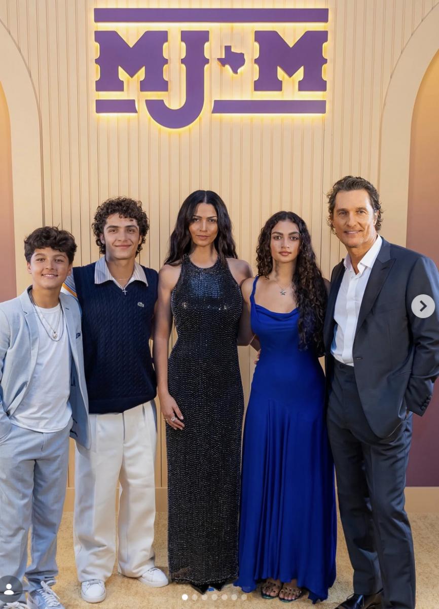 Макконахі з дружиною з'явилися на власному публічному заході 