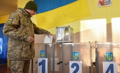 Більше 50% українців вважають, що військові мають бути поза політикою під час війни — опитування