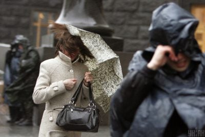 Невеликий 'мінус' та шквальний вітер: Тернопільщину скоро накриє негода