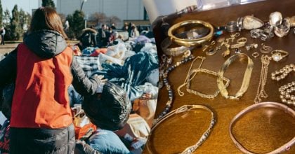 Усі думали, що це сміття: пакет із секонд-хенду зробив чоловіка багатим