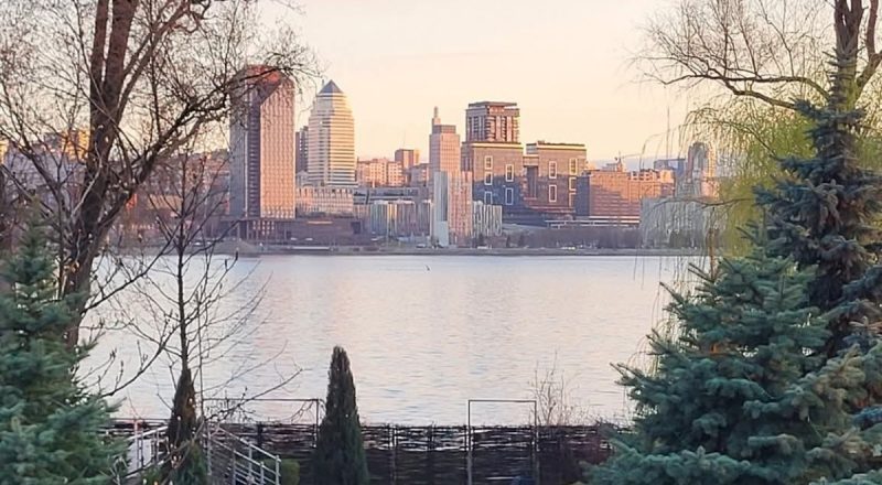 Между "минусом" и летним теплом: синоптики рассказали, какая погода будет в Днепре