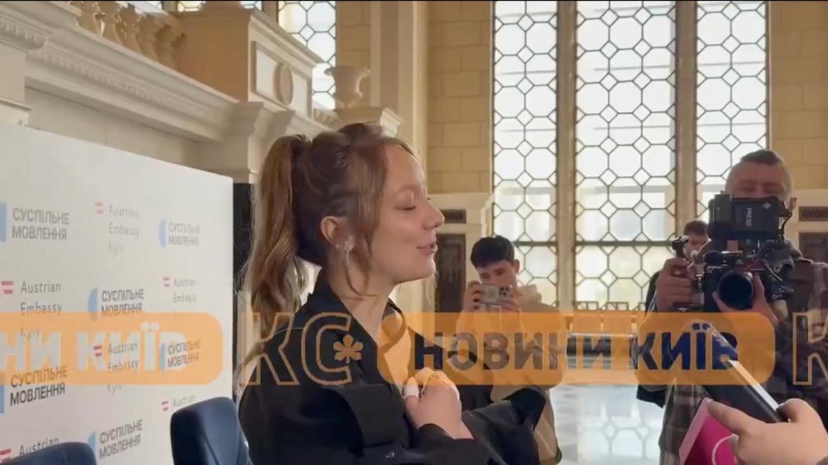 LELEKA заспівала на вокзалі в Києві