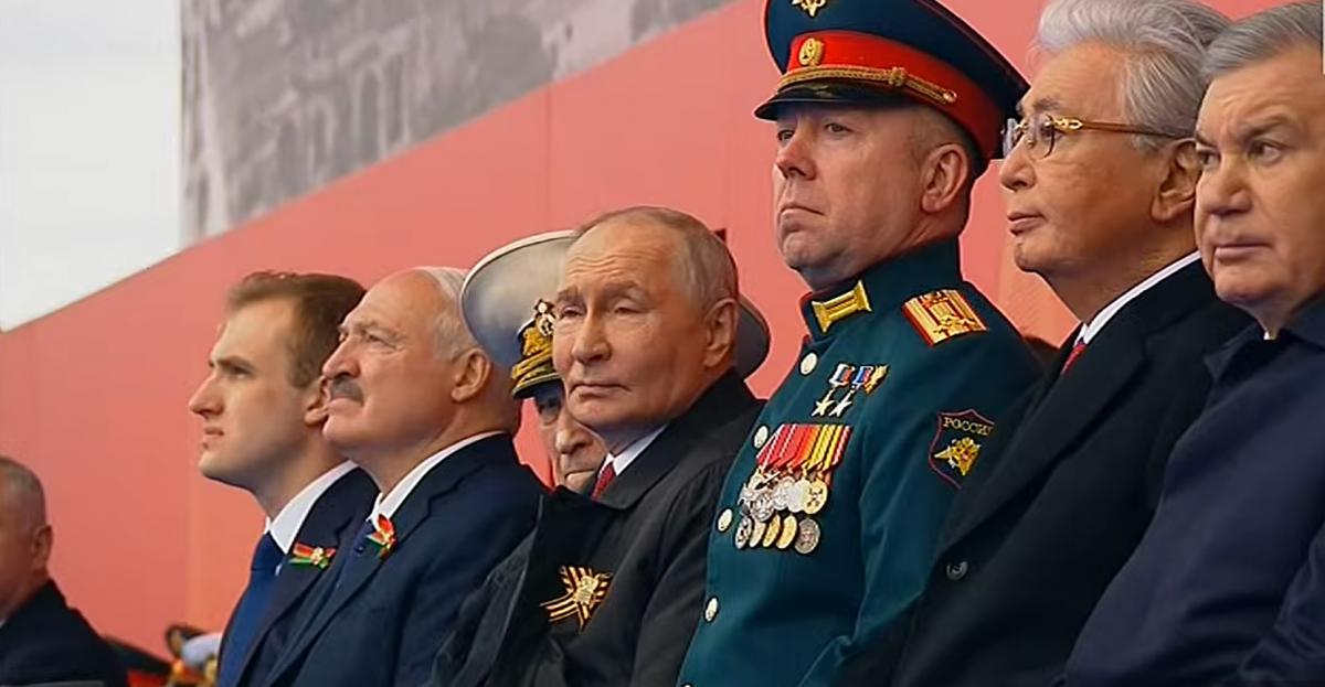 Гості приїжджали на парад 9 травня не 