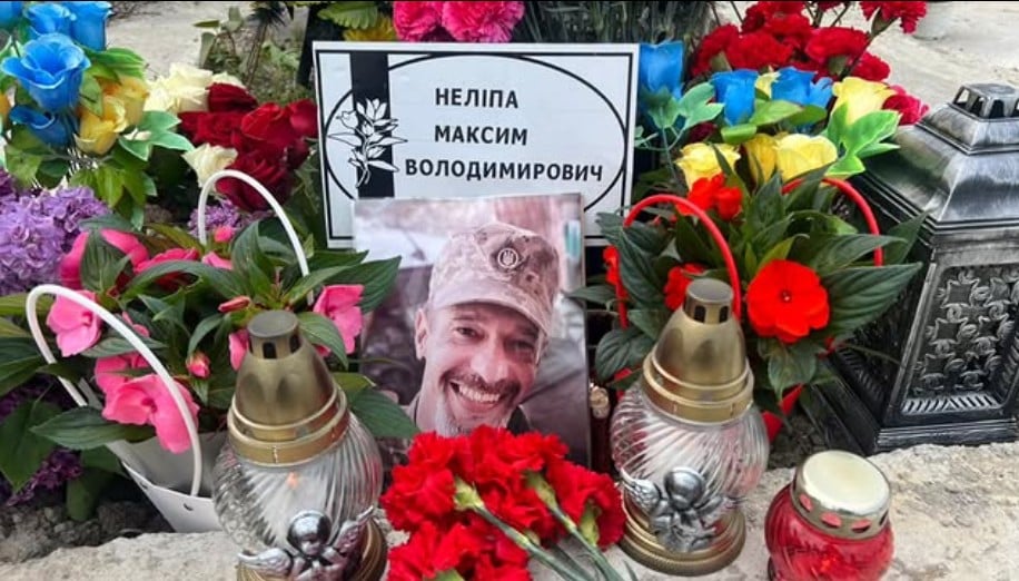 Экс-жена Максима Нелипы показала его могилу