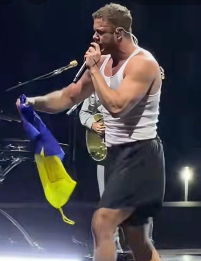 Соліст Imagine Dragons попросив підняти український прапор