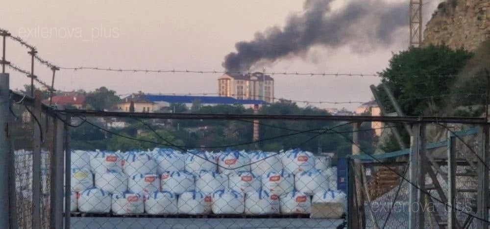 Дым в Севастополе 