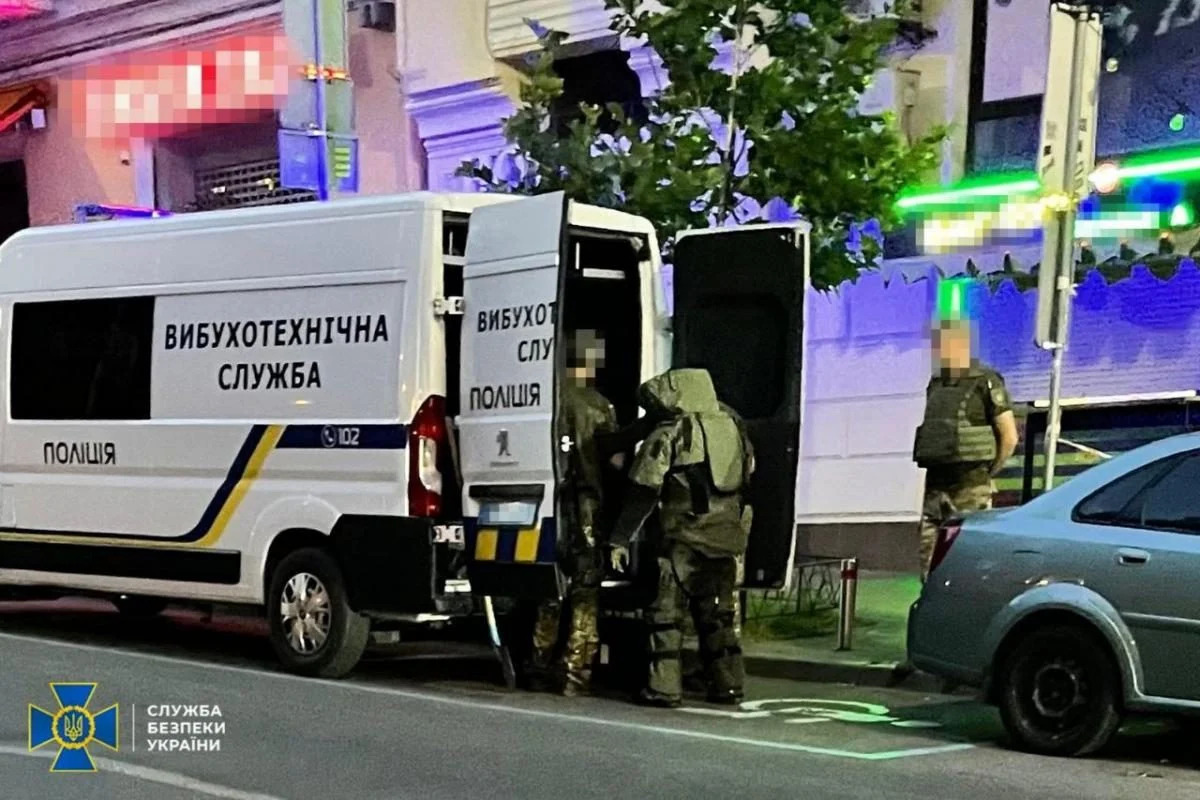 Взрыв в Житомире: местные жители сообщали о подозрительном предмете на детской площадке Взрыв в Житомире: местные жители сообщали о подозрительном предмете на детской площадке