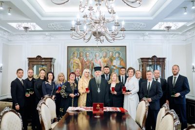 Вартові пам’яті та надії: Блаженніший Митрополит Епіфаній нагородив колектив ПФ "Петро Великий" та її керівницю Аллу Ландар