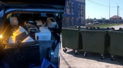 Чоловік щодня займається пошуком речей, які ще можна врятувати від утилізації