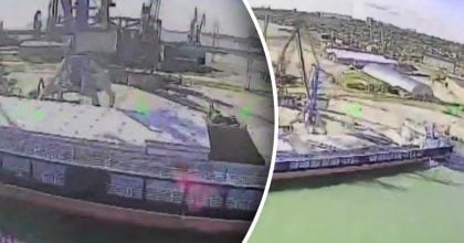 Одразу три влучання: ЗСУ атакували корабель РФ в порту Бердянська, що відомо