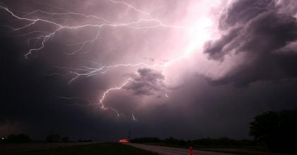 Українців попередили про сильний шторм: будуть грозові зливи та шквали