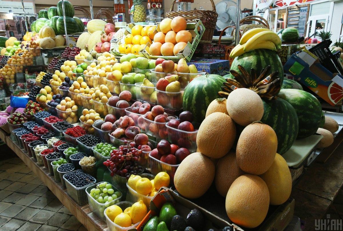 Деякі продукти відчутно здорожчають влітку: експерти розповіли, що найбільше зросте в ціні